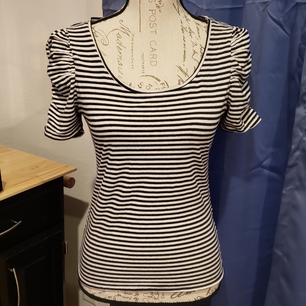 Black and white striped puff sleeve shirt